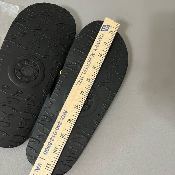 NASCAR Goodyear Racing Flip Flops - Picture 6 of 6